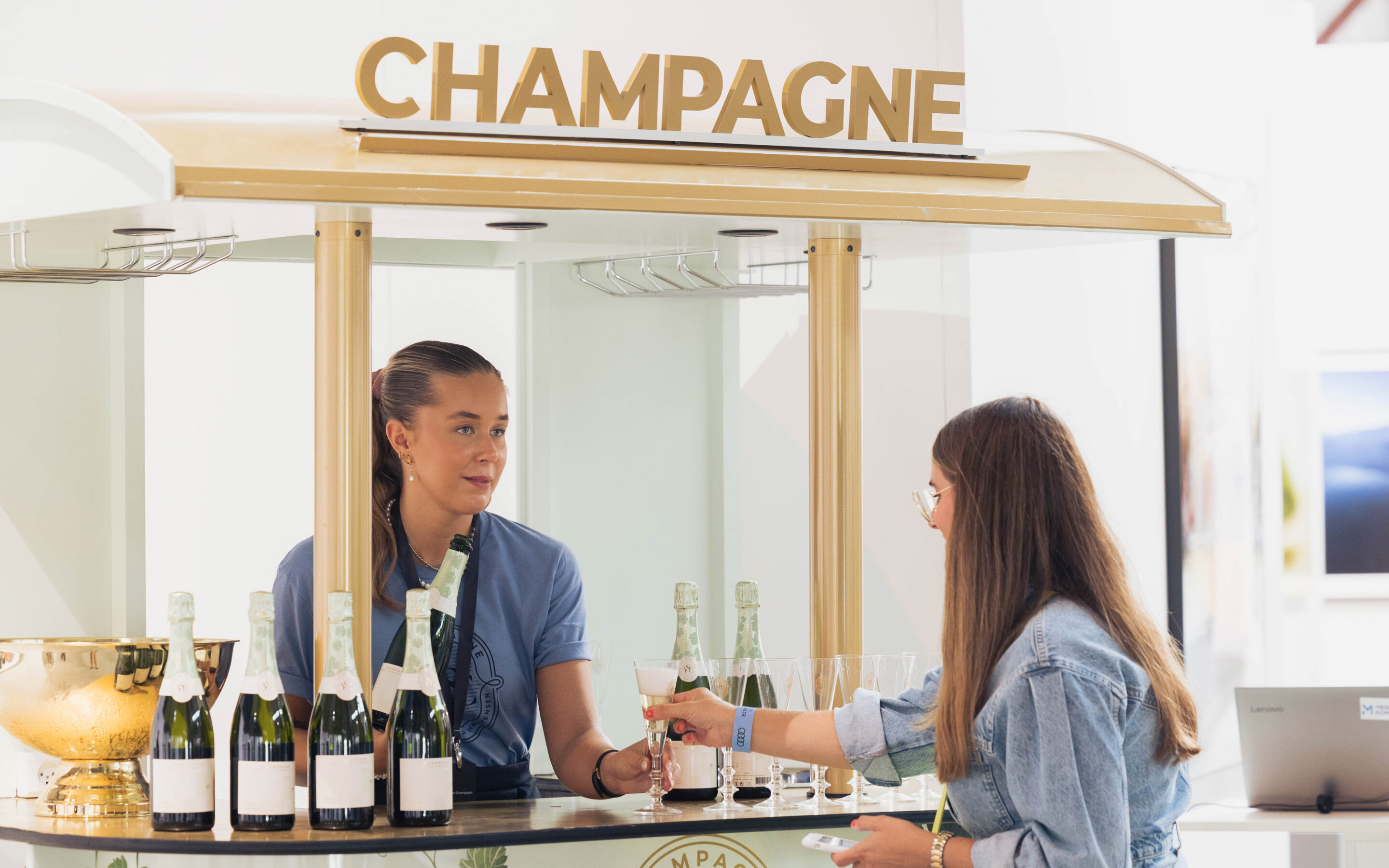 CHAMPAGNE
